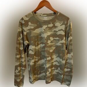 Women's long sleeve Camo top (NWOT)